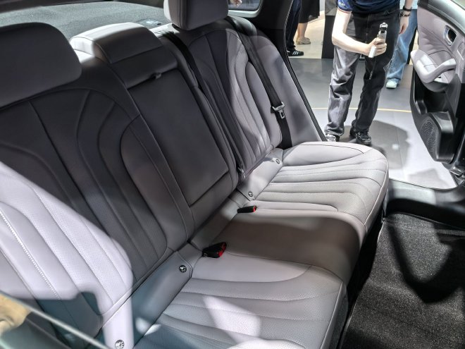 2025成都车展：荣威M7 DMH开启预售