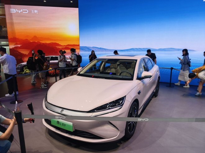 2025成都车展：新款比亚迪秦L EV上市 限时价12.98万元