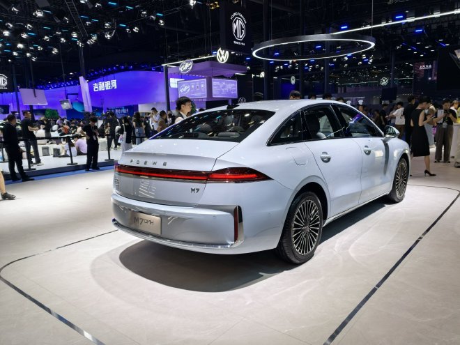 2025成都车展：荣威M7 DMH开启预售