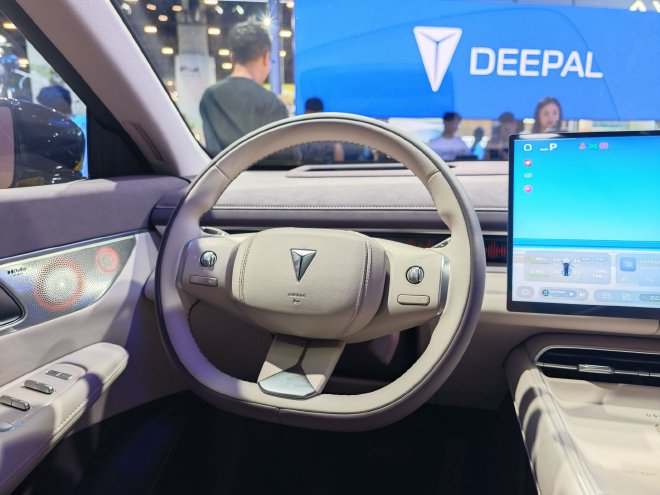 2025成都车展：新款深蓝S07正式亮相