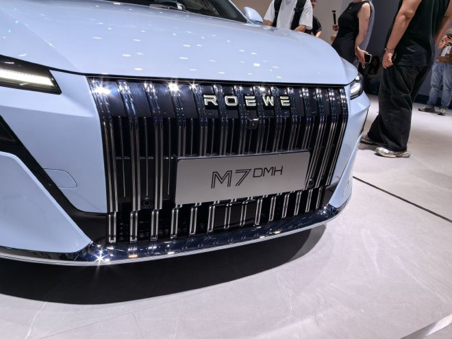 2025成都车展：荣威M7 DMH开启预售