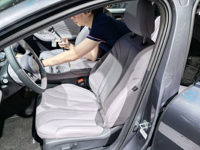 2025成都车展：荣威M7 DMH开启预售