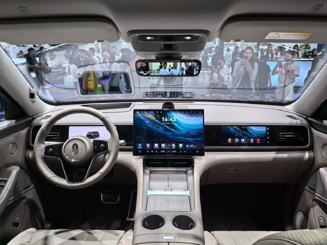 2025成都车展：鸿蒙智行携全系多款新车亮相