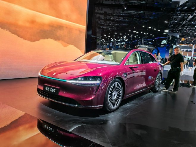 2025成都车展：鸿蒙智行携全系多款新车亮相