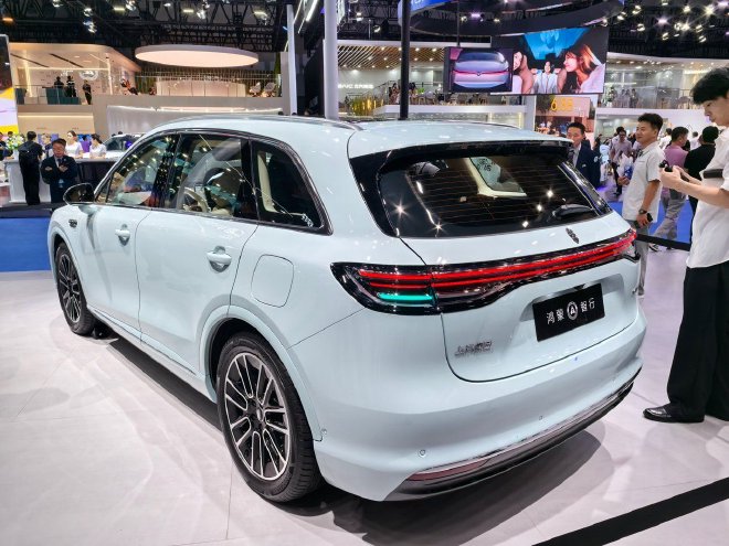 2025成都车展：鸿蒙智行携全系多款新车亮相