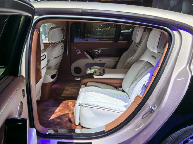 2025成都车展：鸿蒙智行携全系多款新车亮相