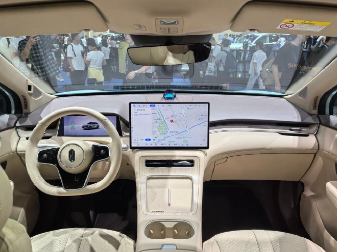 2025成都车展：鸿蒙智行携全系多款新车亮相