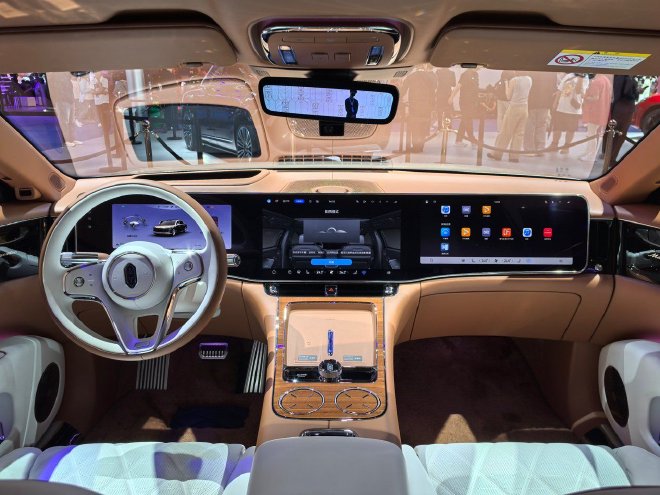 2025成都车展：鸿蒙智行携全系多款新车亮相