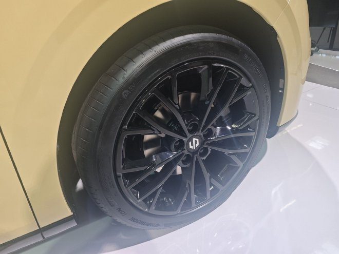 2025慕尼黑车展：零跑汽车Lafa5亮相