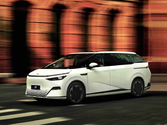 2025慕尼黑车展专访何小鹏：深耕全球/以AI与超级电动驱动下一程