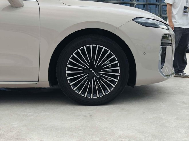 限时8.58万起售 荣威M7 DMH正式上市