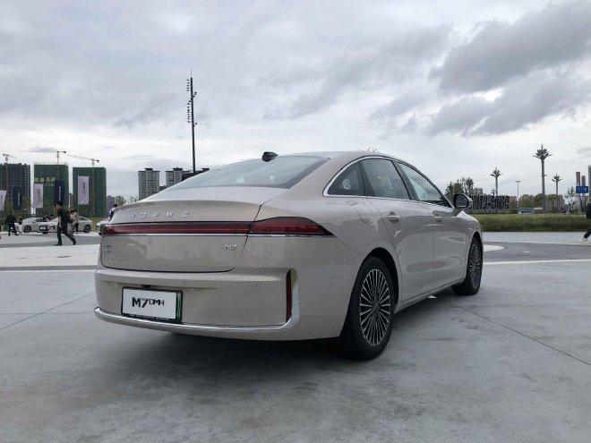 限时8.58万起售 荣威M7 DMH正式上市