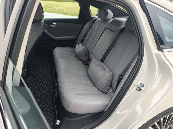 限时8.58万起售 荣威M7 DMH正式上市