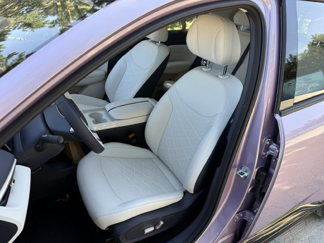 真被它给装到了！试驾极狐T1