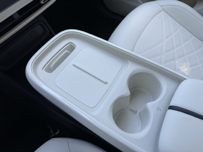 真被它给装到了！试驾极狐T1