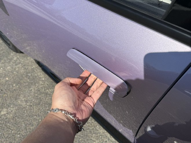 真被它给装到了！试驾极狐T1