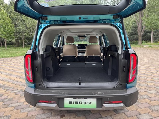 既能“撒野”又能“顾家” 试驾北京越野BJ30旅行家