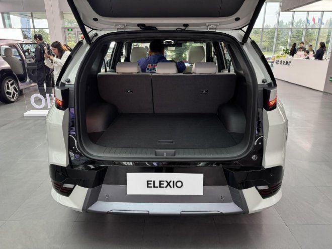 预售价13万起 北京现代EO 羿欧亮相