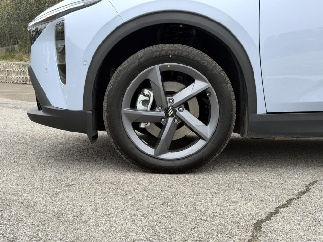 试驾羿驰05S 家用SUV务实好选择