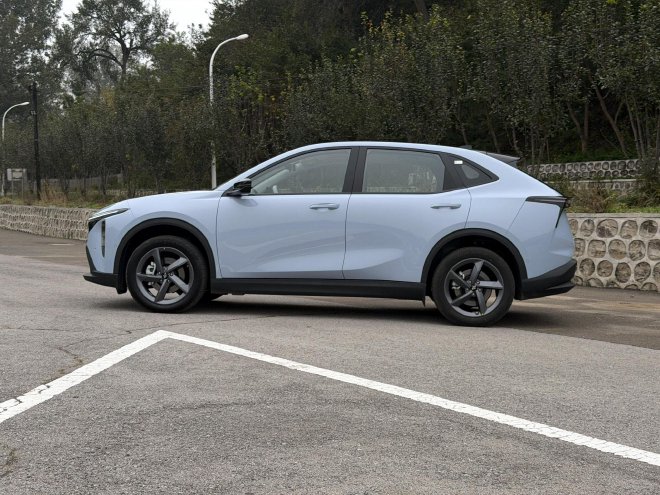 试驾羿驰05S 家用SUV务实好选择