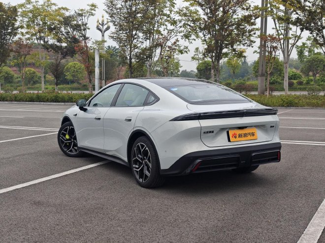 深蓝L06开启预售 价格区间13.99-16.19万元