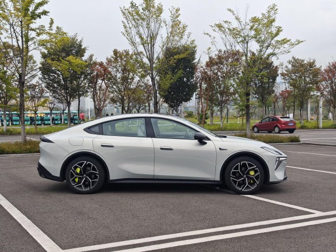 深蓝L06开启预售 价格区间13.99-16.19万元