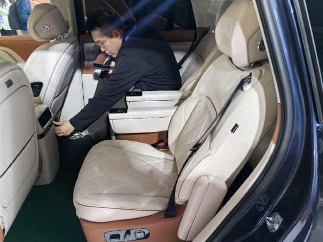 售价37.99-50.99万元 岚图泰山正式上市