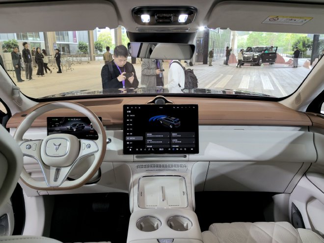 售价37.99-50.99万元 岚图泰山正式上市