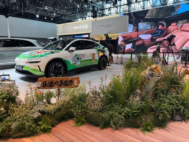 2025广州车展：乐道L60长隆版/L90黑骑士版亮相