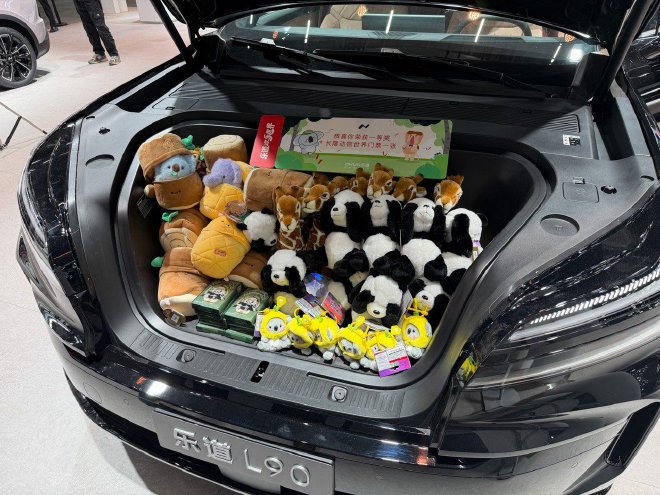 2025广州车展：乐道L60长隆版/L90黑骑士版亮相