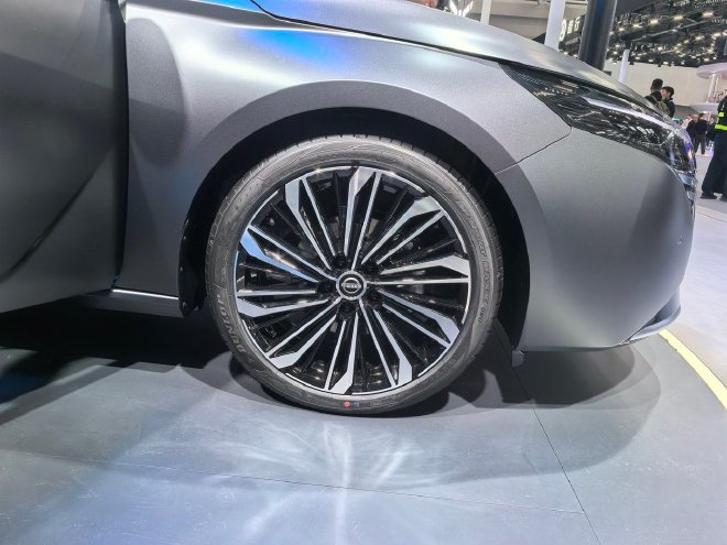 2025广州车展：天籁·鸿蒙座舱售价12.99万元起