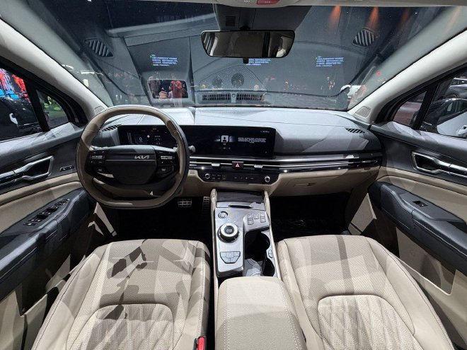 2025广州车展：实拍起亚新狮铂拓界/探享者