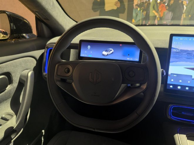 售价9.78-12.18万元 零跑Lafa5正式上市