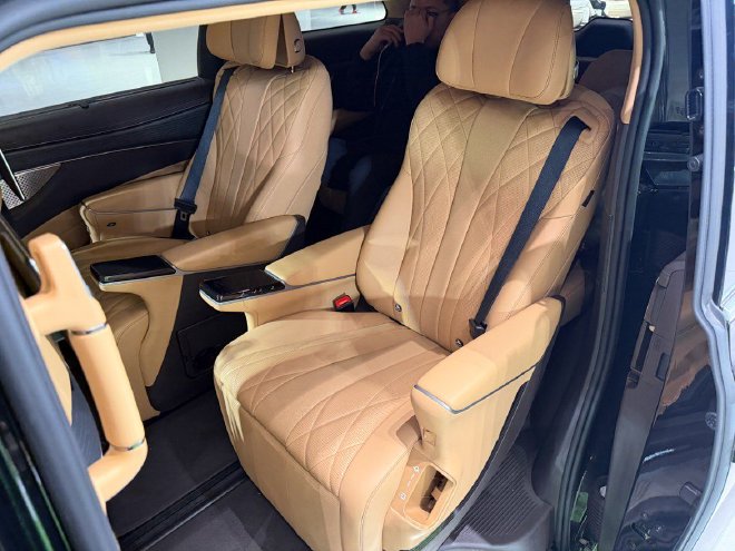 腾势D9达成第30万辆交付 高端新能源MPV市场的“长期答案”