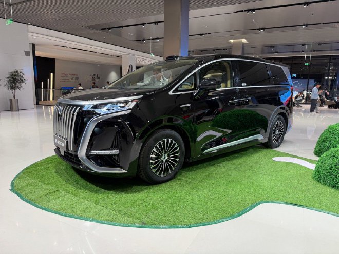 腾势D9达成第30万辆交付 高端新能源MPV市场的“长期答案”