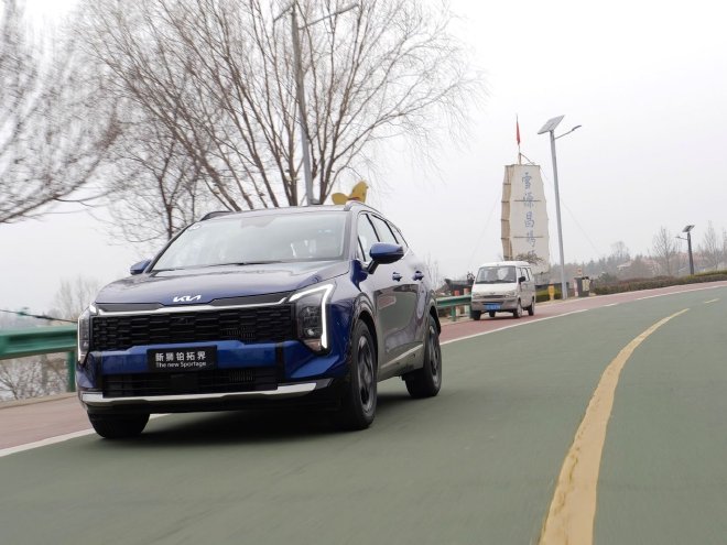 颜值实力双在线 试驾起亚狮铂拓界