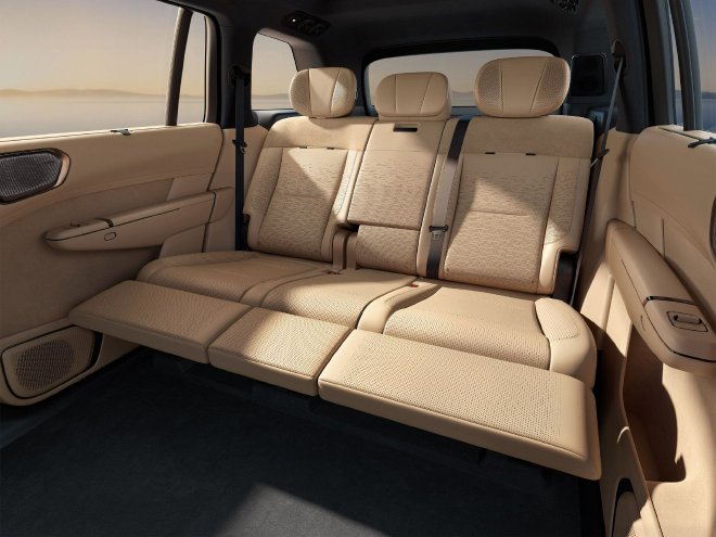 定位全尺寸旗舰SUV 领克900大五座版官宣亮相