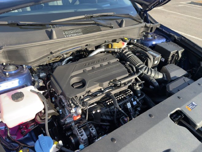 颜值实力双在线 试驾起亚狮铂拓界