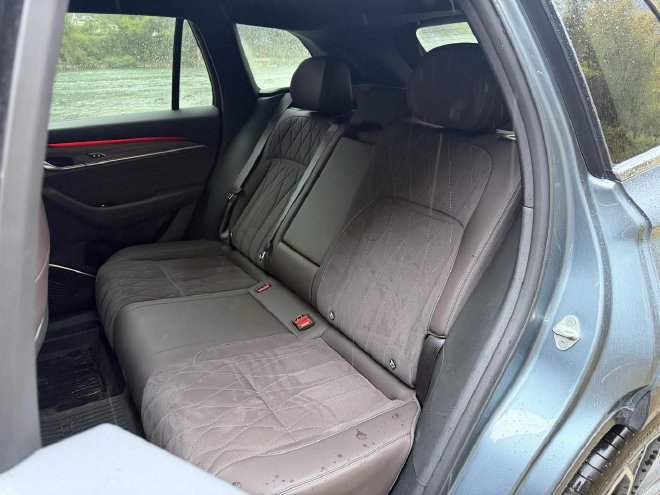 不玩虚的只拼体验 试驾星越L全新东方曜