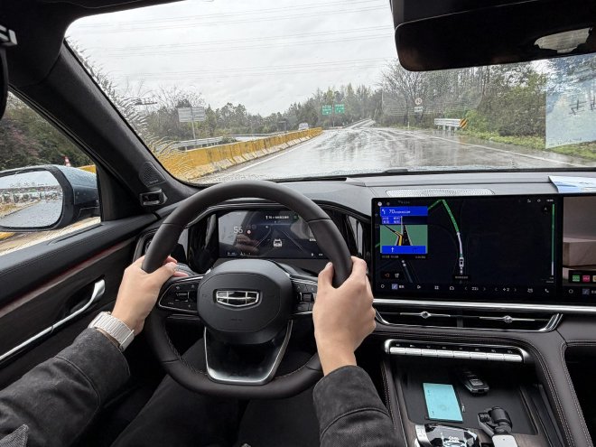 不玩虚的只拼体验 试驾星越L全新东方曜