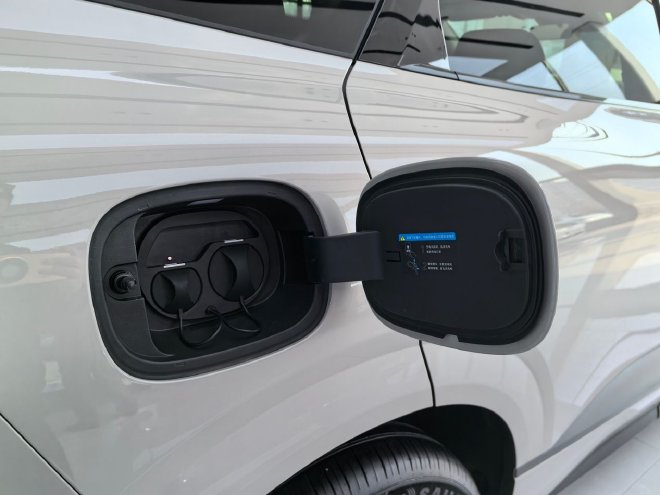 享免费1年闪充 到店体验2026款海狮06EV