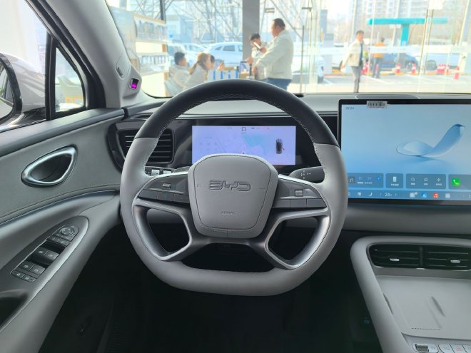 享免费1年闪充 到店体验2026款海狮06EV