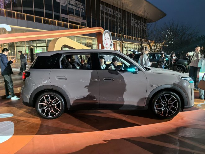 售价6.58-8.68万元 零跑A10正式上市