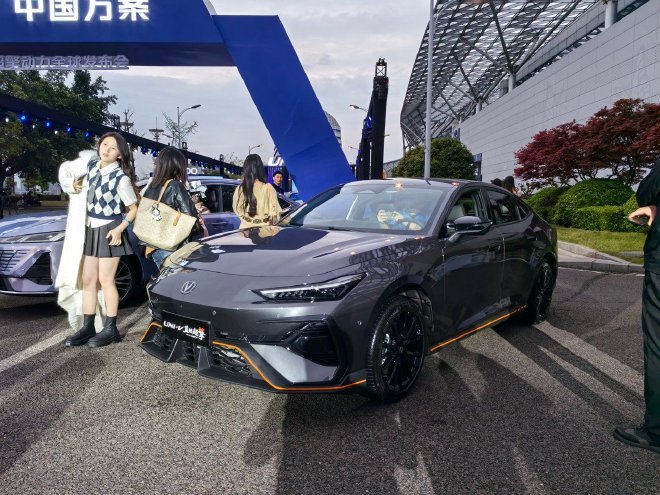 燃油车进入城区油耗2时代 长安汽车正式发布“蓝鲸超擎”混动系统