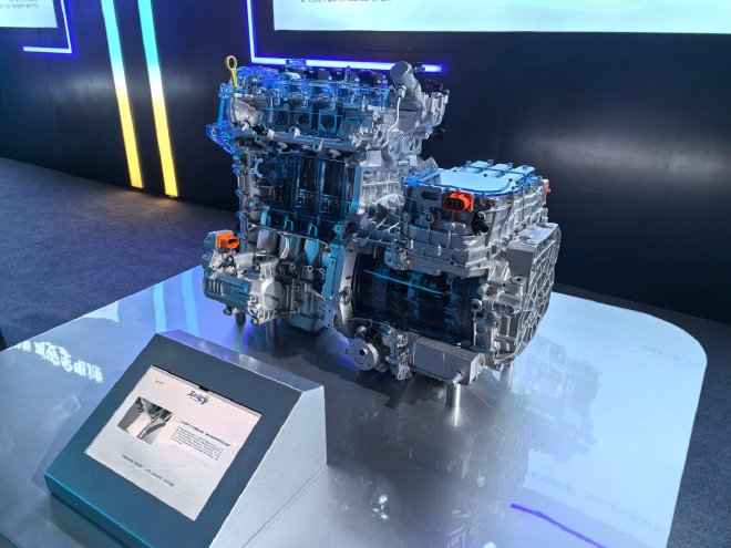 燃油车进入城区油耗2时代 长安汽车正式发布“蓝鲸超擎”混动系统