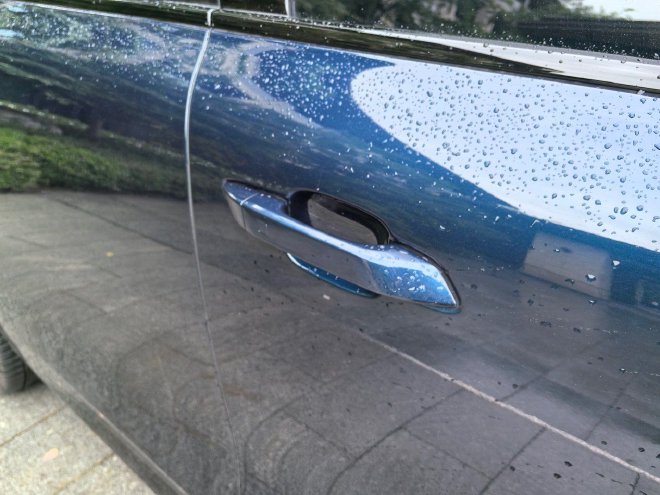 搭舱内激光雷达 试驾旗舰大六座SUV华境S