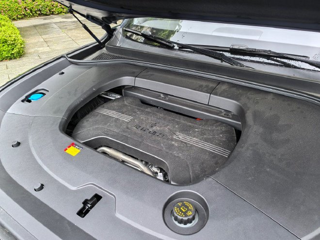 搭舱内激光雷达 试驾旗舰大六座SUV华境S