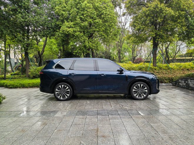 搭舱内激光雷达 试驾旗舰大六座SUV华境S