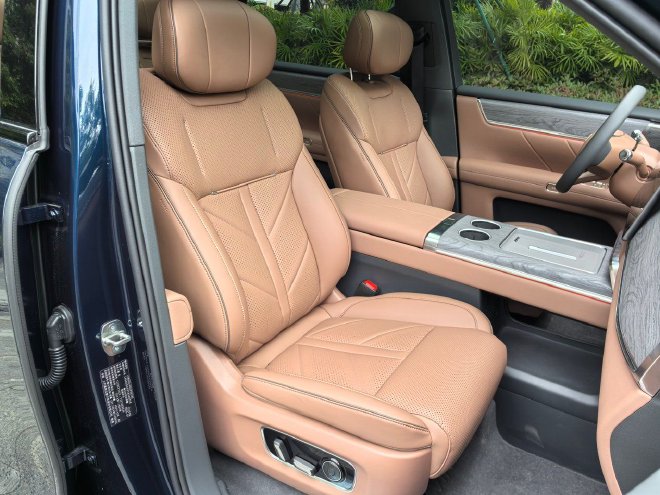 搭舱内激光雷达 试驾旗舰大六座SUV华境S