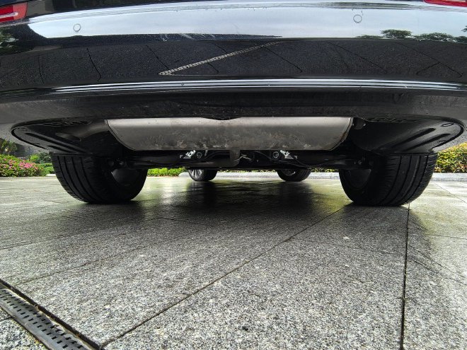 搭舱内激光雷达 试驾旗舰大六座SUV华境S